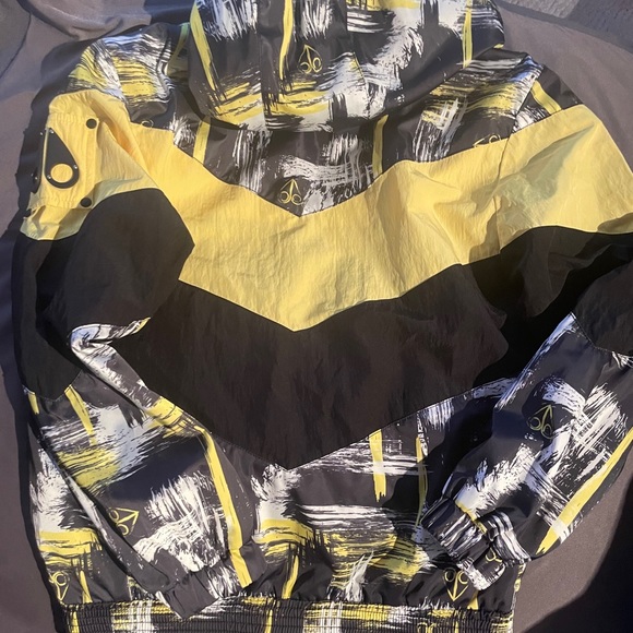Moose Knuckles Rain Wind Jacket - Boys S EUC - Picture 4 of 4